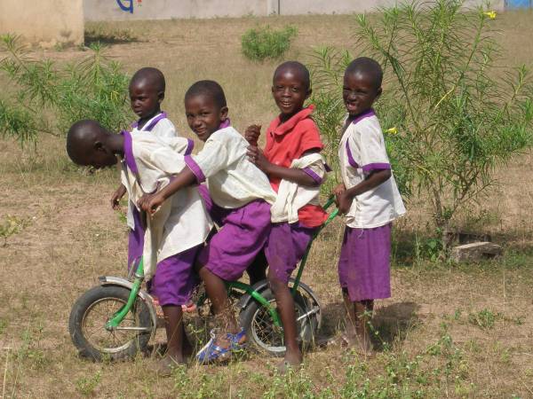 Hilfe aus Erfurt erhalten diese Kinder der Dorfschule von Mandinaba in Gambia