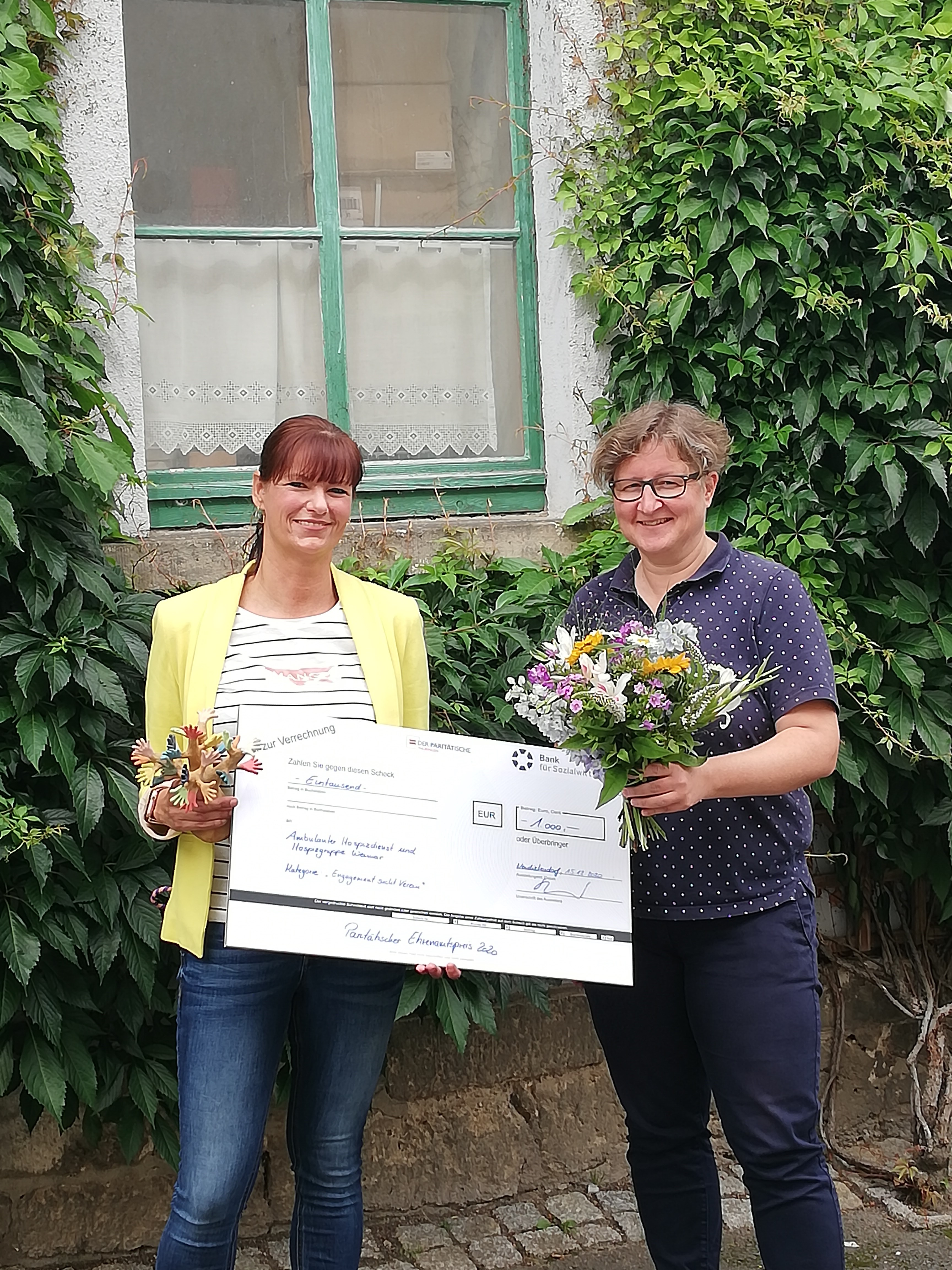 ÜbergabeEhrenamtspreisHospizgruppeWeimarAnjaKuriat